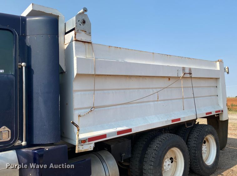 image for item HB9033 1990 Kenworth T660  dump truck