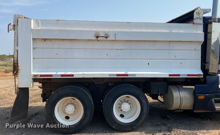 image for item HB9033 1990 Kenworth T660  dump truck