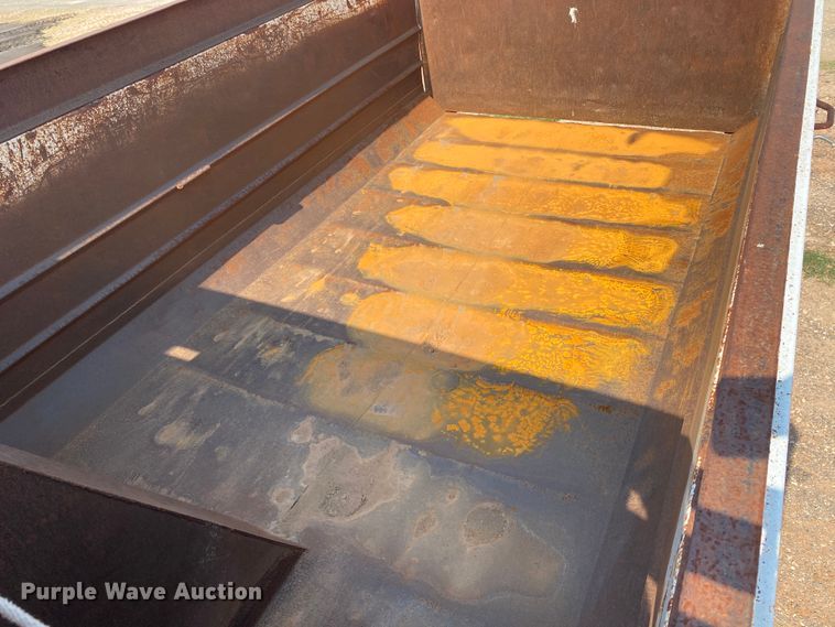 image for item HB9033 1990 Kenworth T660  dump truck