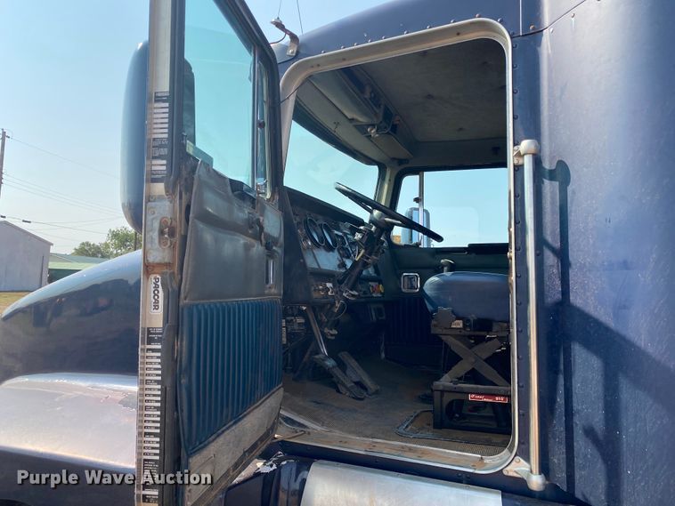 image for item HB9033 1990 Kenworth T660  dump truck