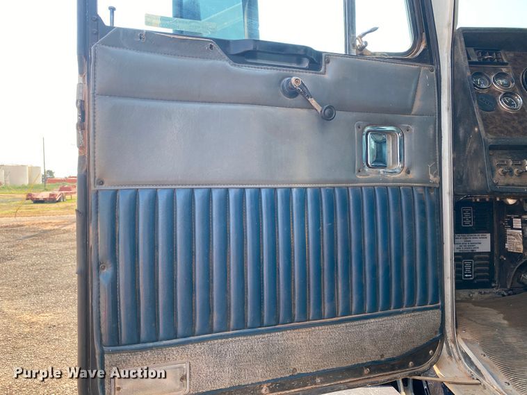 image for item HB9033 1990 Kenworth T660  dump truck