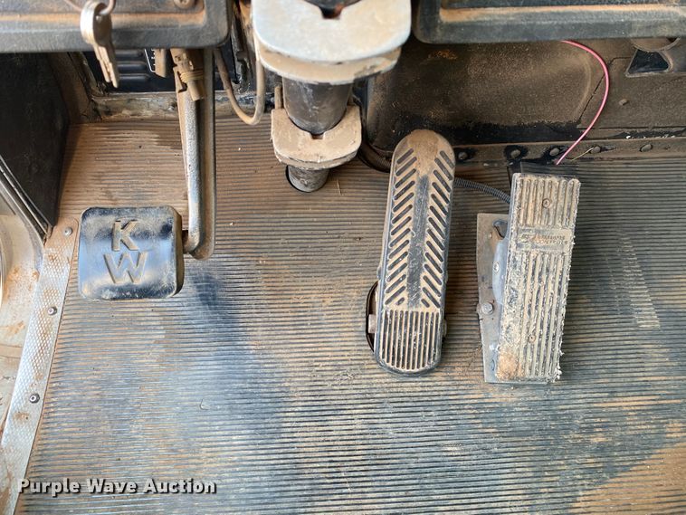 image for item HB9033 1990 Kenworth T660  dump truck