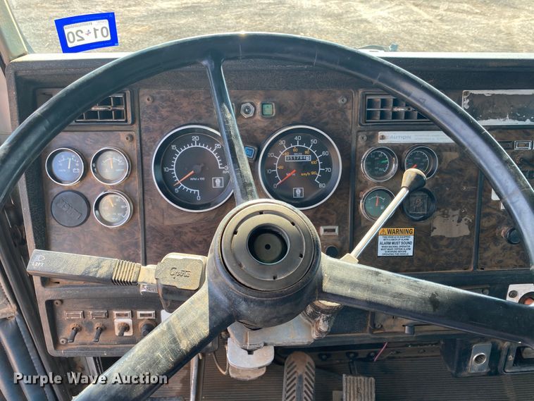 image for item HB9033 1990 Kenworth T660  dump truck