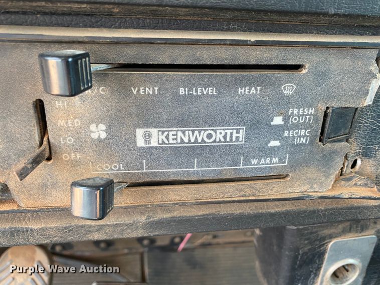 image for item HB9033 1990 Kenworth T660  dump truck