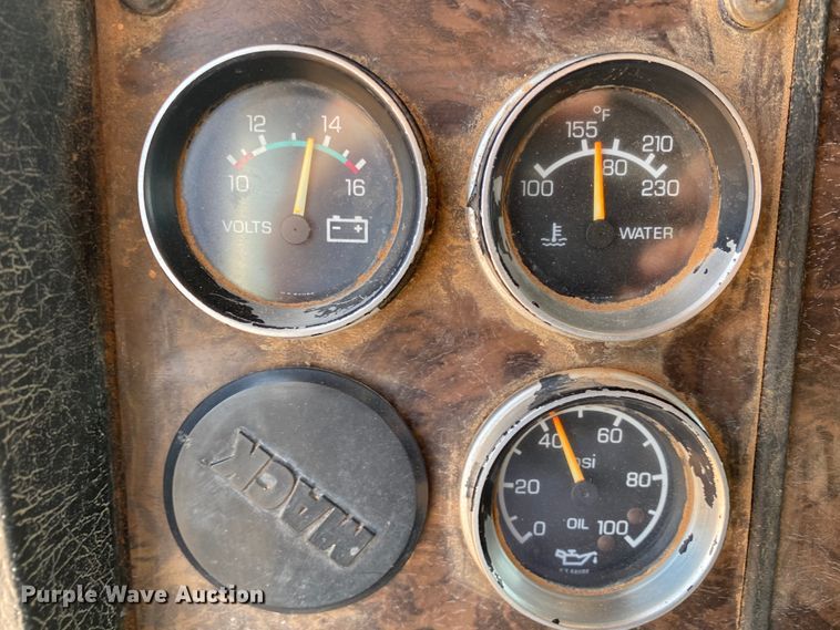 image for item HB9033 1990 Kenworth T660  dump truck