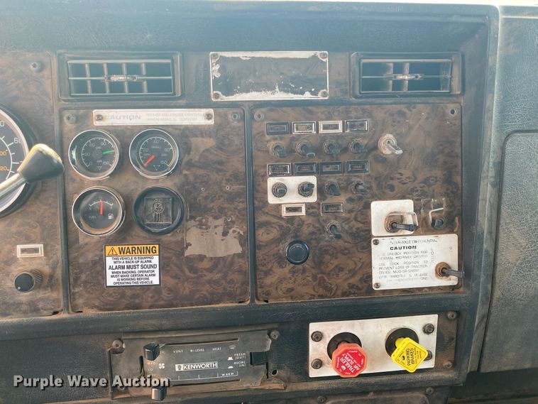 image for item HB9033 1990 Kenworth T660  dump truck