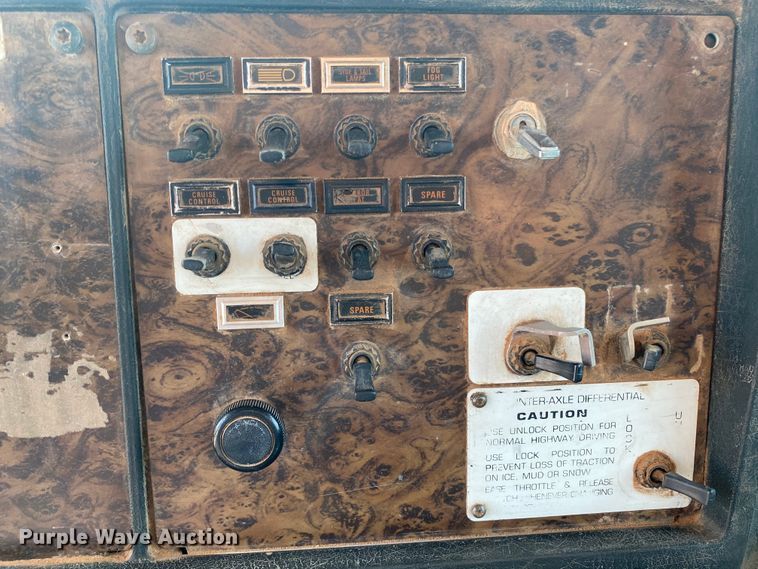 image for item HB9033 1990 Kenworth T660  dump truck