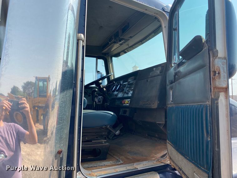 image for item HB9033 1990 Kenworth T660  dump truck