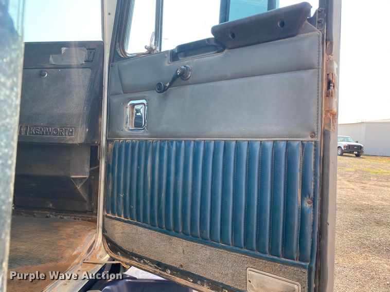 image for item HB9033 1990 Kenworth T660  dump truck