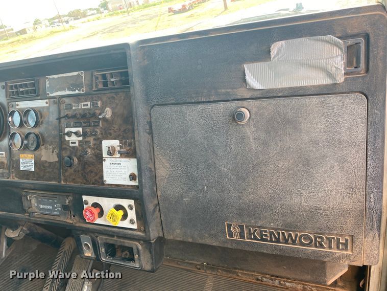 image for item HB9033 1990 Kenworth T660  dump truck