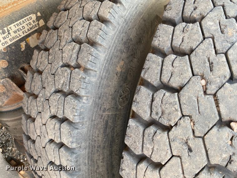 image for item HB9033 1990 Kenworth T660  dump truck