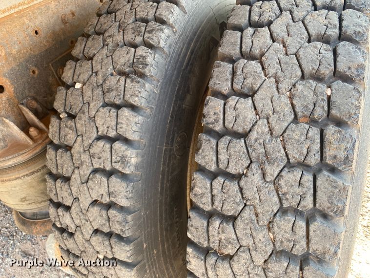 image for item HB9033 1990 Kenworth T660  dump truck