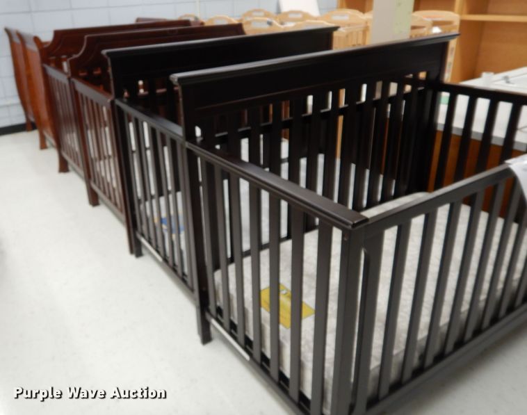 (6) cribs in Overland Park, KS Item HD9296 sold Purple Wave