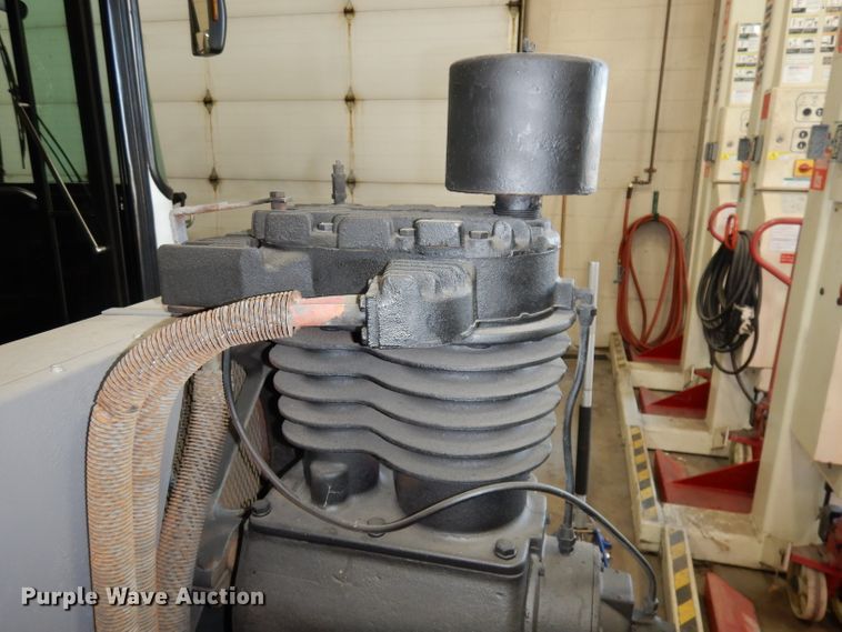 image for item HD9319 Reliance air compressor