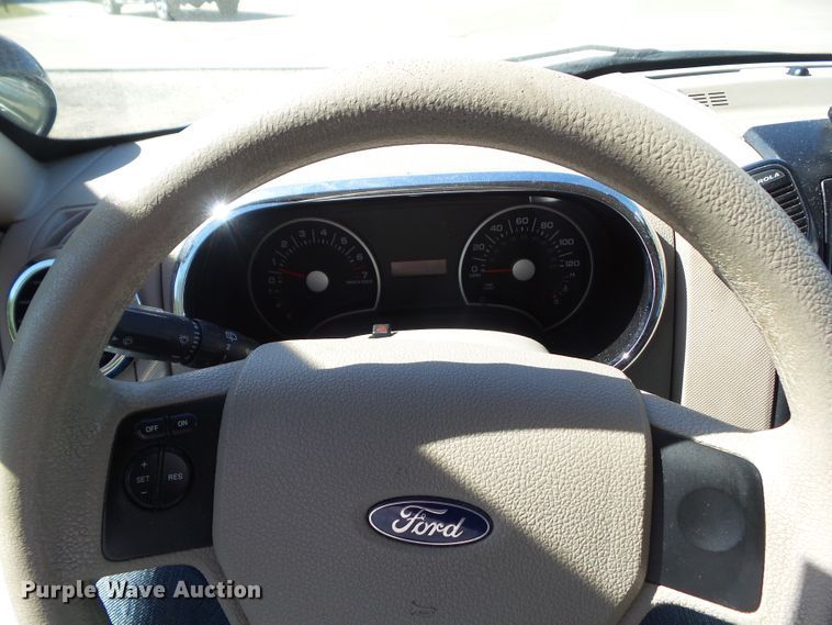 image for item HF9522 2006 Ford Explorer XLS  SUV