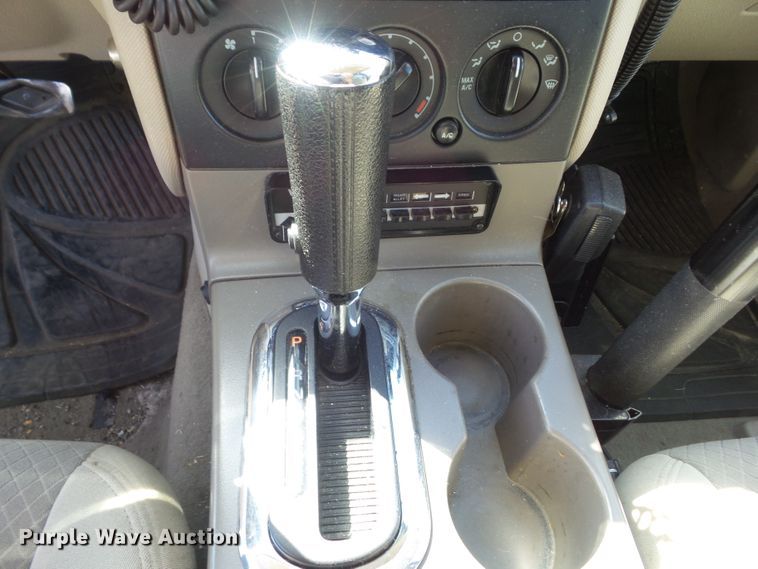 image for item HF9522 2006 Ford Explorer XLS  SUV