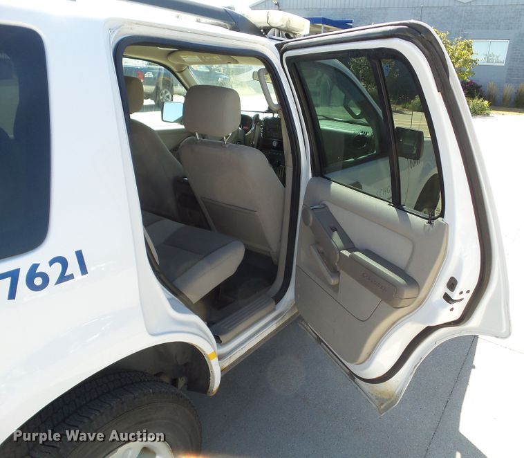 image for item HF9522 2006 Ford Explorer XLS  SUV