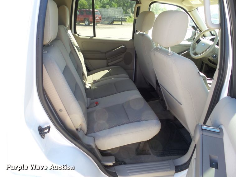 image for item HF9522 2006 Ford Explorer XLS  SUV