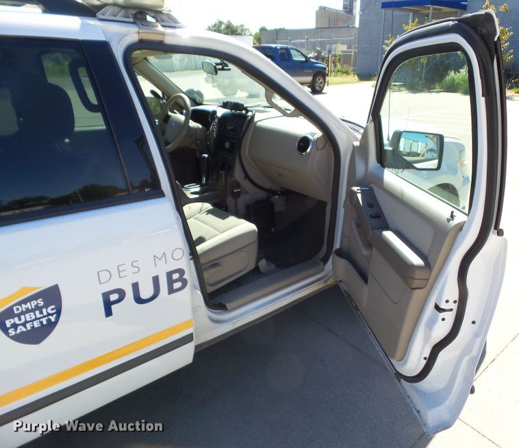 image for item HF9522 2006 Ford Explorer XLS  SUV