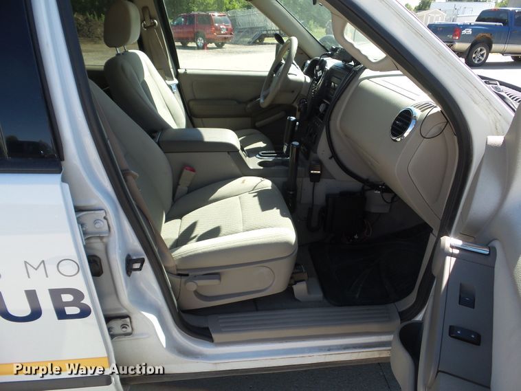 image for item HF9522 2006 Ford Explorer XLS  SUV