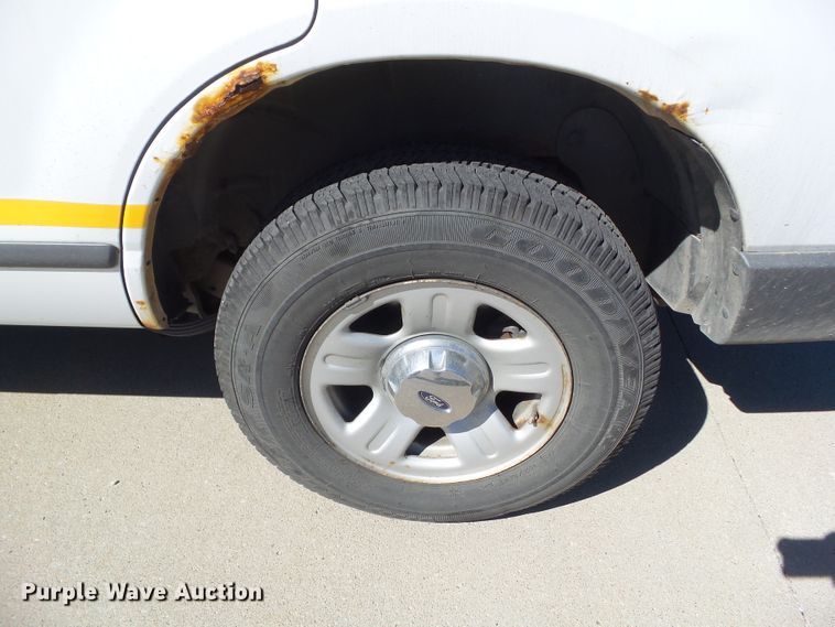 image for item HF9522 2006 Ford Explorer XLS  SUV