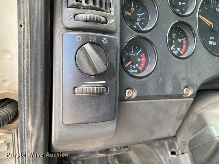 image for item HG9137 2009 Mack Granite GU713  dump truck