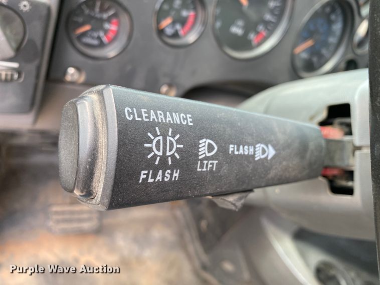 image for item HG9137 2009 Mack Granite GU713  dump truck