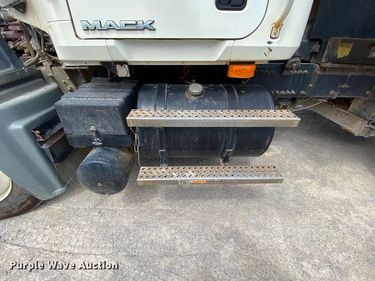image for item HG9137 2009 Mack Granite GU713  dump truck