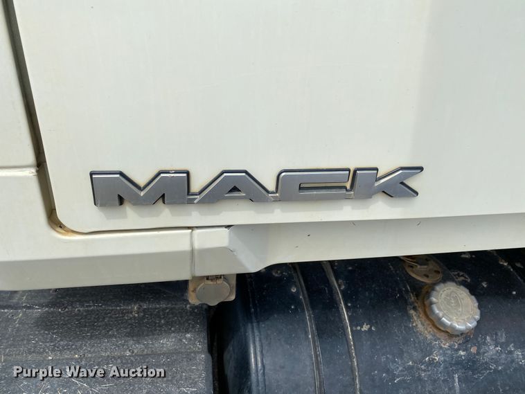 image for item HG9137 2009 Mack Granite GU713  dump truck