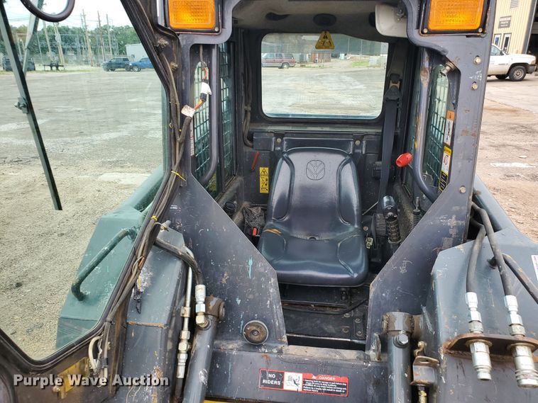 image for item HK9179 2003 New Holland LS150  skid steer loader