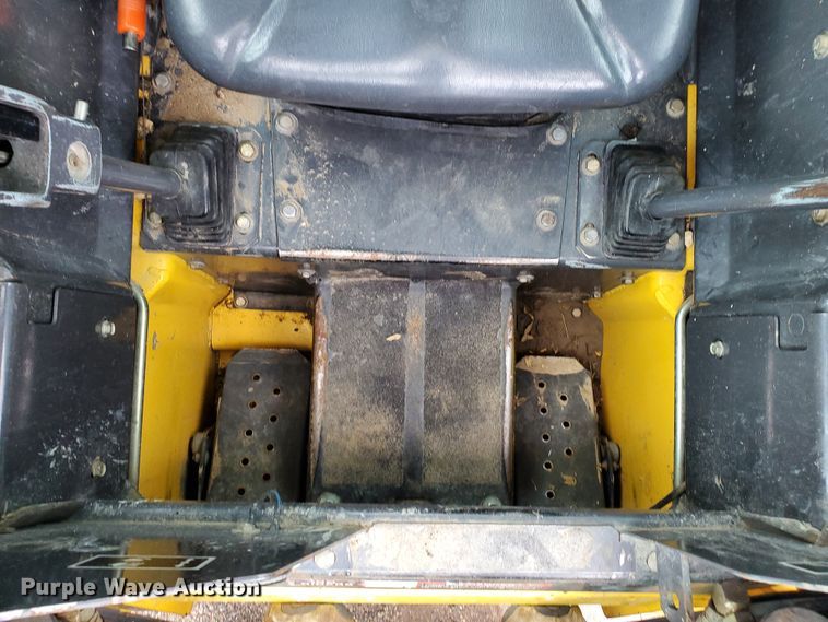 image for item HK9179 2003 New Holland LS150  skid steer loader