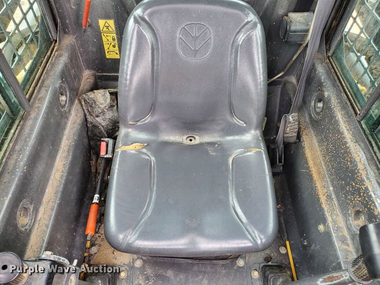 image for item HK9179 2003 New Holland LS150  skid steer loader