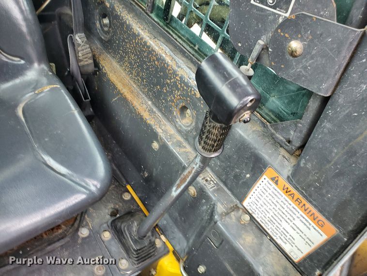 image for item HK9179 2003 New Holland LS150  skid steer loader