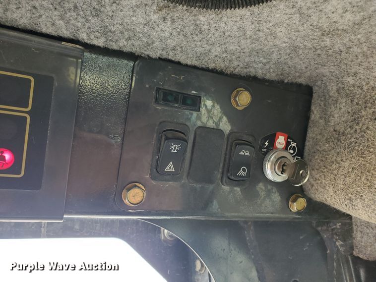 image for item HK9179 2003 New Holland LS150  skid steer loader