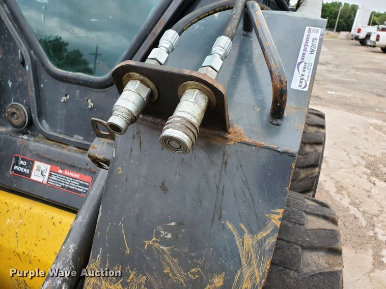 image for item HK9179 2003 New Holland LS150  skid steer loader