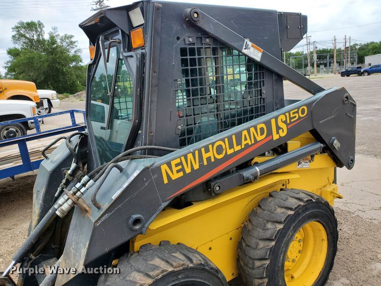 image for item HK9179 2003 New Holland LS150  skid steer loader