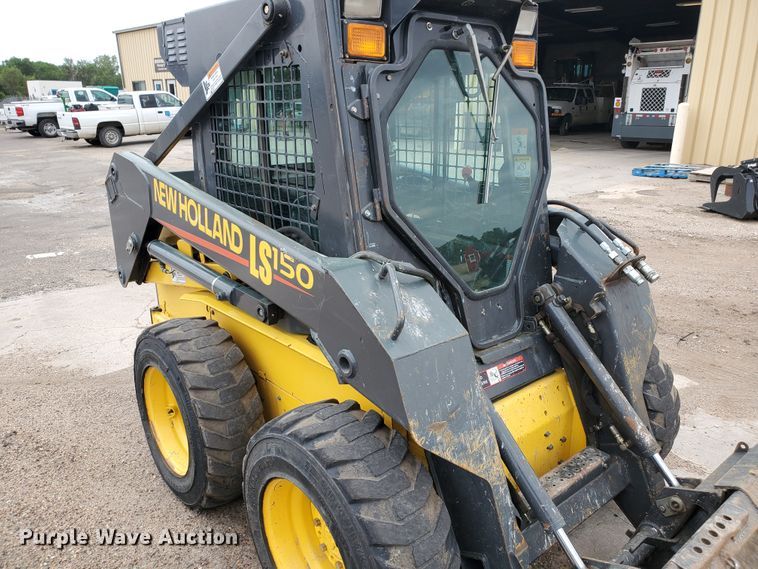 image for item HK9179 2003 New Holland LS150  skid steer loader