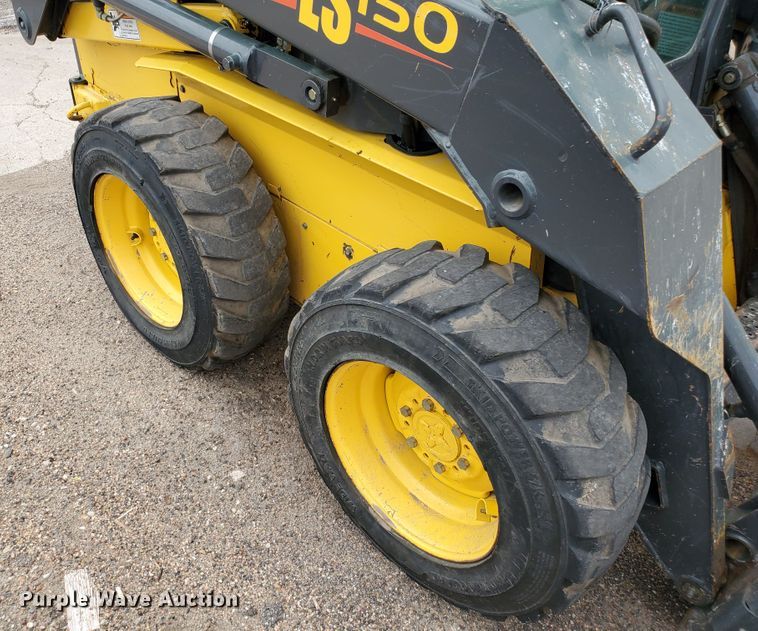 image for item HK9179 2003 New Holland LS150  skid steer loader