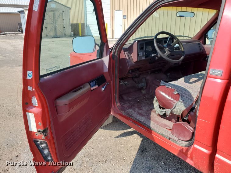image for item HK9239 1994 Chevrolet Cheyenne 1500  pickup truck