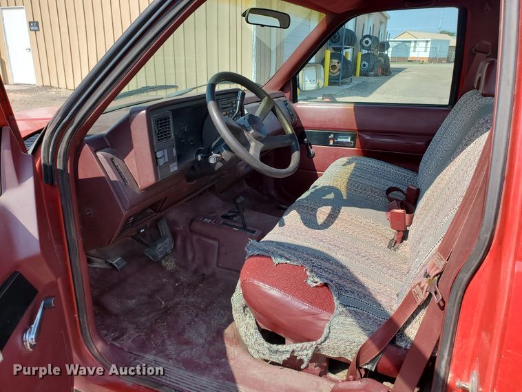 image for item HK9239 1994 Chevrolet Cheyenne 1500  pickup truck