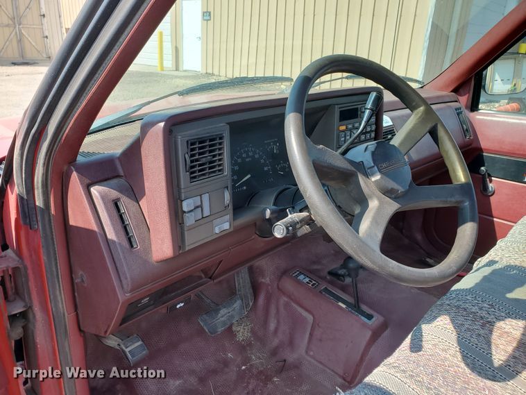 image for item HK9239 1994 Chevrolet Cheyenne 1500  pickup truck