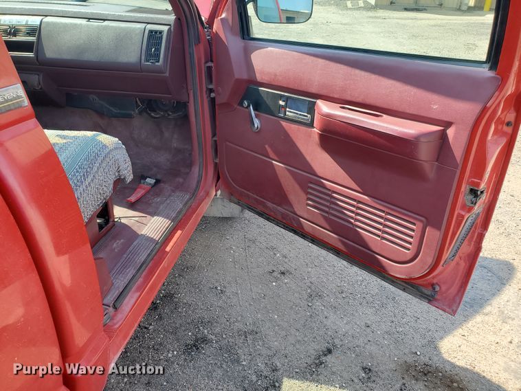 image for item HK9239 1994 Chevrolet Cheyenne 1500  pickup truck