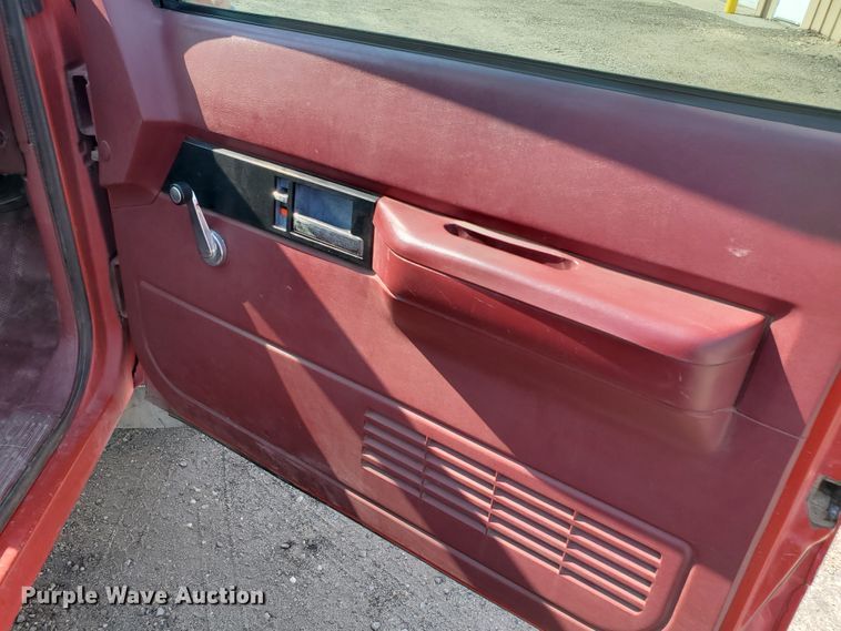 image for item HK9239 1994 Chevrolet Cheyenne 1500  pickup truck