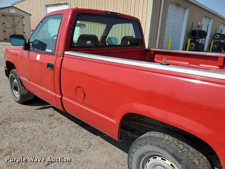 image for item HK9239 1994 Chevrolet Cheyenne 1500  pickup truck