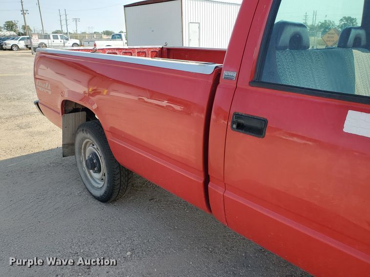 image for item HK9239 1994 Chevrolet Cheyenne 1500  pickup truck