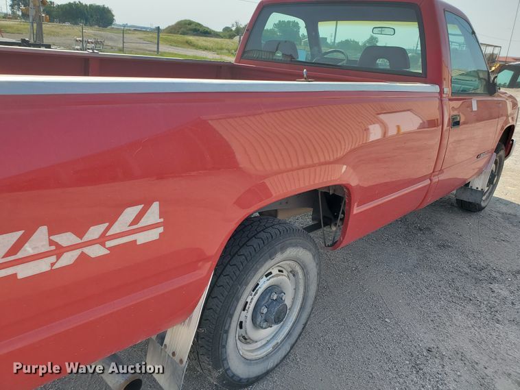 image for item HK9239 1994 Chevrolet Cheyenne 1500  pickup truck