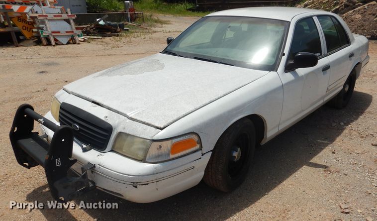 image for item HO9011 2000 Ford Crown Victoria Police Interceptor