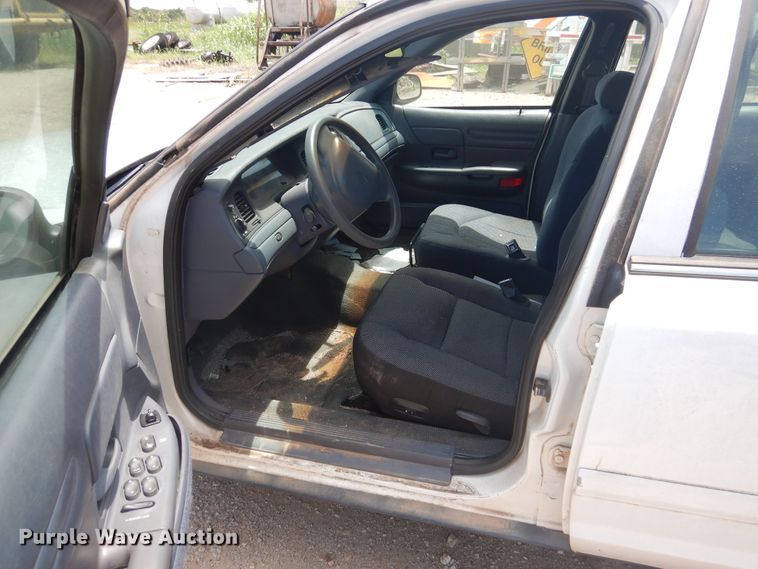 image for item HO9011 2000 Ford Crown Victoria Police Interceptor