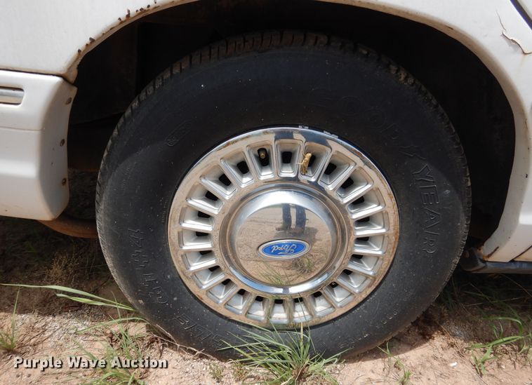 image for item HO9012 1996 Ford Crown Victoria Police Interceptor