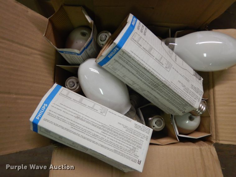 image for item HV9755 Approximately 31 light bulbs